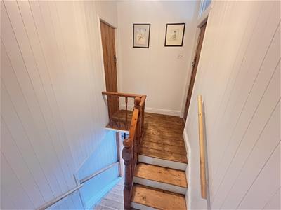 FIRST FLOOR - FRONT LANDING